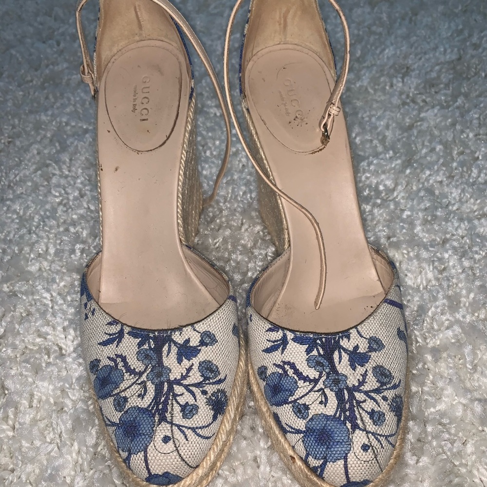 blue flower AUTHENTIC gucci heels (vintage)